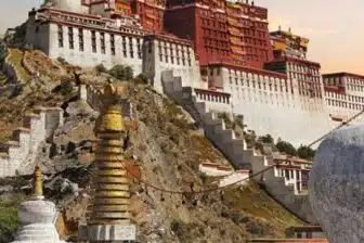 De Lhassa à Katmandou par la route des cols – Image 7