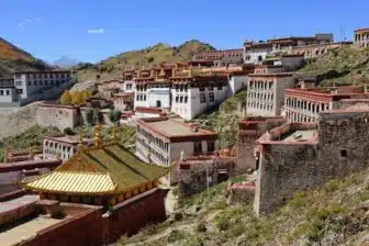 De Lhassa à Katmandou par la route des cols – Image 2