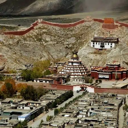De Lhassa à Katmandou par la route des cols – Image 3